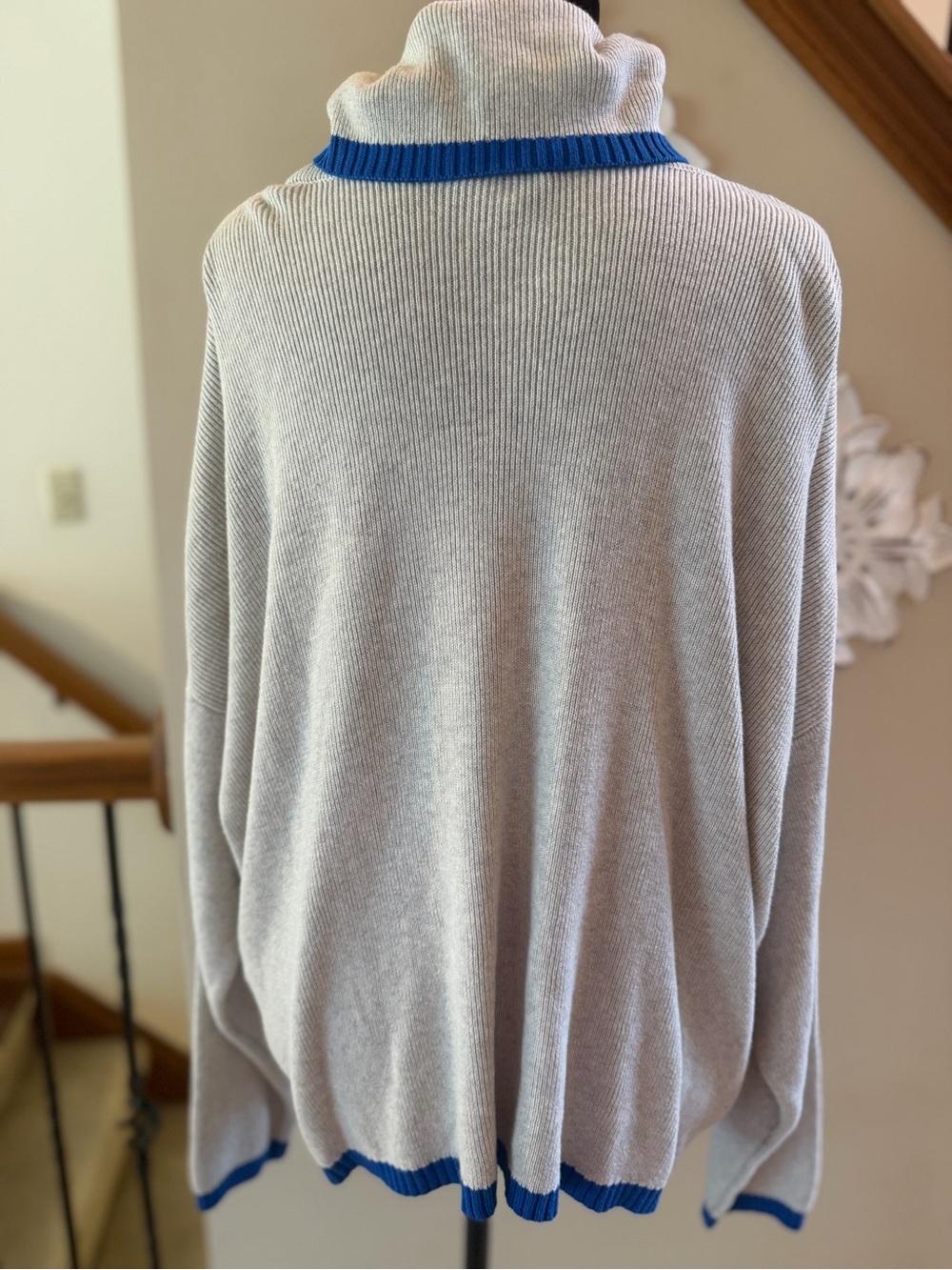 Candace Cameron Bure Turtleneck Sweater – XL - Picture 4 of 6